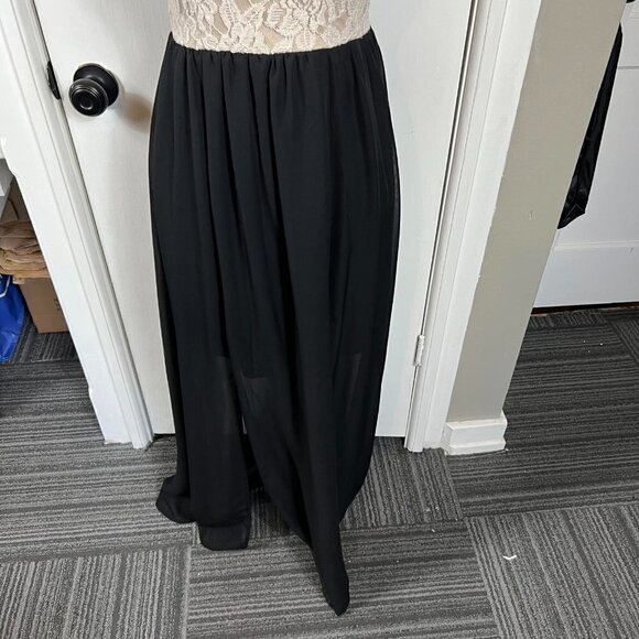 Speechless cream and black illusion maxi dress with lace bodice. Size M - Picture 2 of 9